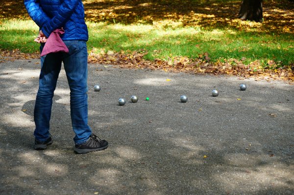 Comment la pétanque en entreprise stimule la cohésion d'équipe